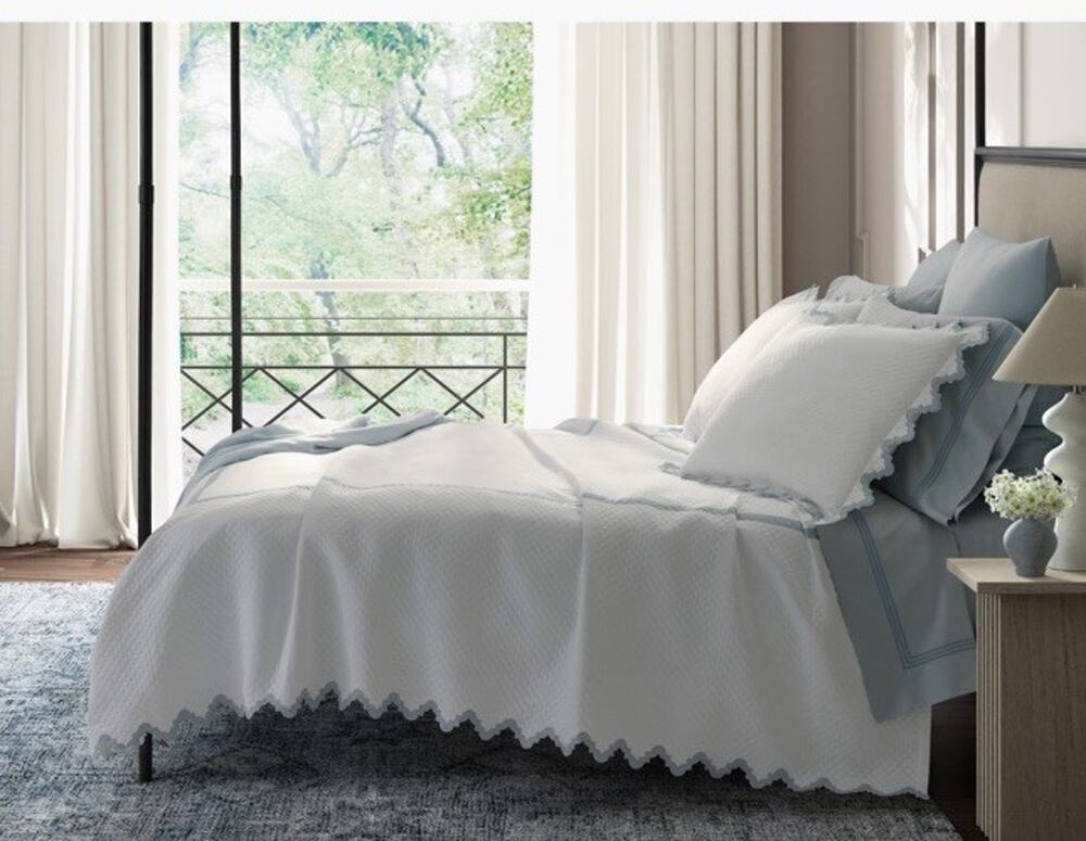 Matouk Aziza Matelassé Coverlet White/pool King $1,175 & 1 King Sham $275 NEW